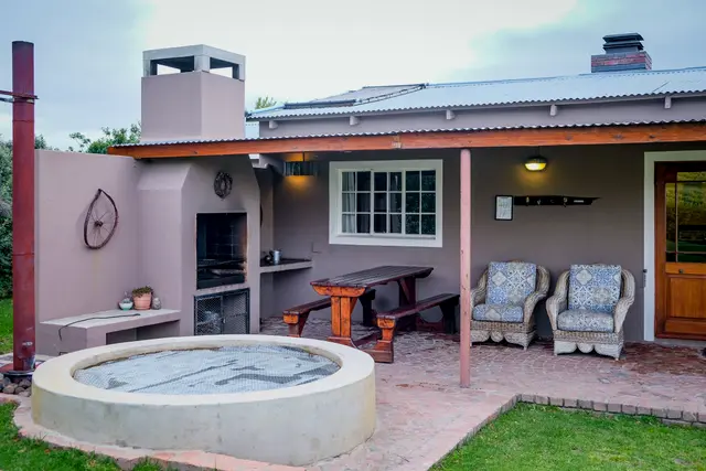 Spa installé sur une terrasse de jardin