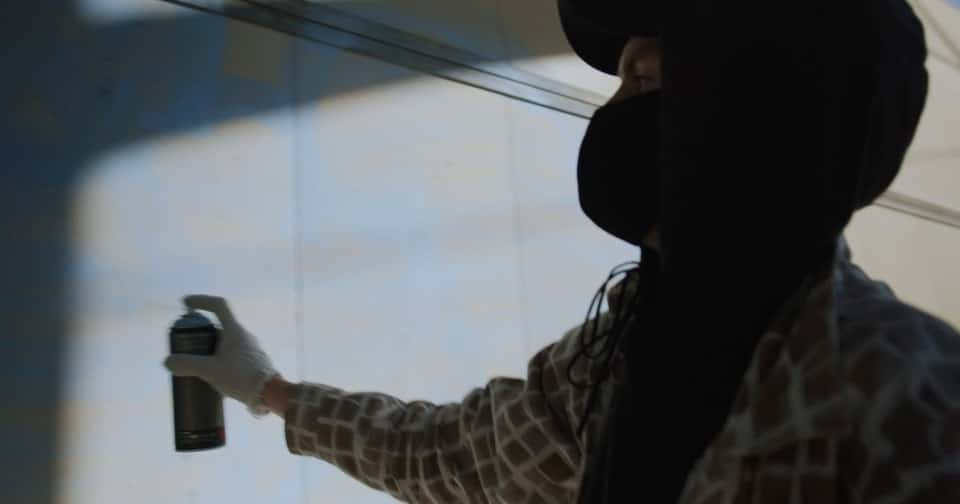 Rouleau de peinture filmé au ralenti